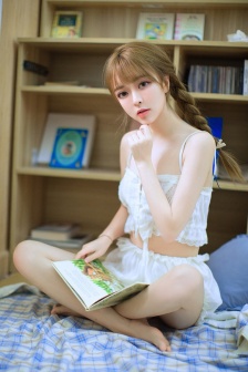 黄巾倚